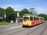 Triebwagen 202, Baujahr 1972, steht am 02.06.2005 an der Endhaltestelle Rheinhafen. Diese alten Fahrzeuge werden nur noch auf der Line 5 zwischen dem Rheinhafen und dem Stadtteil Rintheim eingesetzt, bis die Strecke komplett fr den Einsatz der modernen und breiteren Niederflurwagen ertchtigt ist.