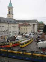 Typisches Straenbahn-Gewusel am Gleisdreieck beim Marktplatz in der Karlsruher Innenstadt. Die Aufnahme stammt vom 23.11.2006 und wurde vom Balkon eines Hotels aus aufgenommen.