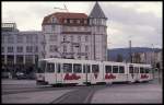 Tram 405 mit Adler Werbung erreicht die Haltestelle Kassel - Wilhelmshöhe am 26.4.1992.