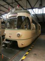 Der Triebwagen 1017 auch als  Samba Wagen  bekannt im Thielenbruch Straßenbahn Museum am 09.03.2014    Technische Daten  Baujahr: 1957  Hersteller: Westwaggon  Länge: 16.960mm  Breite: