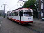 Ein Einrichtungs-GT8 der Stadtwerke Krefeld zwischen den Haltestellen Krefeld Hbf und Voltastrae am 30. Mai 2008.