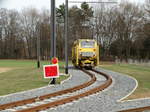 Erfurter Gleisbau Stopfmaschiene am 04.03.17 in der Nähe der Mainzer Hochschule von einen Feldweg aus fotografiert.