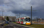 Anlässlich des Karnevalsumzugs in der Mainzer Innenstadt kam es am 12.2.2018 zu diversen Umleitungen. Anstatt am Hauptbahnhof in Richtung Hechtsheim abzubiegen, fuhr die Linie 52 stattdessen über den jüngsten Streckenabschnitt der Mainzer Straßenbahn bis zur Haltestelle Zollhafen. Hier konnte Wagen 202 als Linie 52 nach Bretzenheim in der Inge-Reitz-Straße aufgenommen werden.