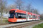 Straßenbahn Mainz / Mainzelbahn: Stadler Rail Variobahn der MVG Mainz - Wagen 222, aufgenommen Anfang April 2020 bei der Bergfahrt zwischen Mainz-Lerchenberg und Mainz-Marienborn.