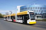 Straßenbahn Mainz: Stadler Rail Variobahn der MVG Mainz - Wagen 225, aufgenommen im April 2016 in der Nähe der Haltestelle  Bismarckplatz  in Mainz.