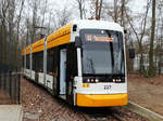 MVG Stadler Variobahn Wagen 227 am 17.12.16 in Mainz Lerchenberg von einen Gehweg aus fotografiert an einen Bahnübergang