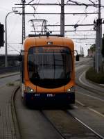 Eine RNV Variobahn (RNV6) in Mannheim am 31.07.11
