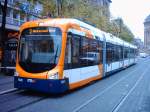 Eine nagelneue Variobahn am 06.11.2006 um 09:48 Uhr als Linie 2 nach Neckarstadt/West an der Haltestelle  Wasserturm .