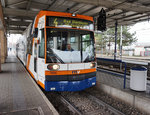 rnv-Tramwagen 5606 als Linie 4 (Heddesheim Bahnhof - Bad Dürkheim Bahnhof), am 19.3.2016 beim Halt im Bahnhof Käfertal.