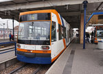 rnv-Tramwagen 5606 als Linie 4 (Heddesheim Bahnhof - Bad Dürkheim Bahnhof), am 19.3.2016 beim Halt im Bahnhof Käfertal.