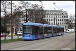 Tram Gliederzug 2312 mit  I FLY THAI  Werbung erreicht hier am 21.3.2017 den Stachus in München.