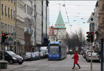 Straßenbahn in der Dachauer Straße in München -    Im Hintergrund der Löwenbräukeller.