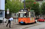 Tw 38 der Straenbahn Naumburg, Baujahr 1960, Gotha / LEW T57, steht an der Endhaltestelle Naumburg Hauptbahnhof und wird gleich auf der Linie 4 nach Vogelwiese fahren, fotografiert am 02.08.2012