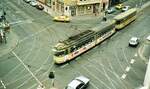 Straßenbahn Nürnberg__Straßenbahn-Kreuzung Allersberger, Schweigger- und Wölckernstraße in der Südstadt. Zug der Linie 9 rattert über die Kreuzung.__1988/89