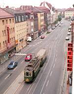 Straßenbahn Nürnberg__Historischer Rundfahrt-Zug ( Linie 5 Burgring ) mit Tw 876 [1935,MAN/SSW] und Bw 1251 [MAN,1951] fährt vom Dutzendteich kommend in die Haltestelle Schweiggerstraße ein.__1988/89