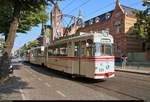 Zufallsfoto von Gotha-Dreiwagenzug, bestehend aus Triebwagen 109 (Typ T2-64) sowie Beiwagen 214 und 218 (Typ B2-64), der ViP Verkehrsbetrieb Potsdam GmbH auf Sonderfahrt am Rathaus Babelsberg.
[31.5.2018 | 8:49 Uhr]