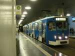 Tatra-Bahnen sind seltene Gste in der Hst. Hauptbahnhof in Rostock. Sie drfen dort nur bei Umleitungen und mit besonderer Genehmigung durch. So auch T6 706 am 21.10.2010 als der Neue Markt wegen dem  Groen Zapfenstreich  gesperrt war. 