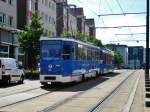 Rostock: Straenbahnlinie 1 nach Rostock Ltten Klein Rgener Strae an der Haltestelle Rostock-Altstadt Neuer Markt.(3.6.2013) 