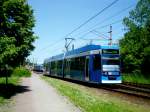 Rostock: Straenbahnlinie 4 nach Rostock-Lichtenhagen Mecklenburger Allee an der Haltestelle Rostock-Dierkow Dierkower Kreuz.(3.6.2013) 