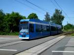 Rostock: Straenbahnlinie 4 nach Rostock-Lichtenhagen Mecklenburger Allee an der Haltestelle Rostock-Dierkow Dierkower Kreuz.(3.6.2013) 