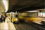 Mischbetrieb -    Straßenbahn und Stadtbahn in der U-Haltestelle Schlossplatz in Stuttgart,     08.02.2005 (M)