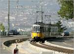 Deutschlands Panoramastrecke Nr. 1 -

... unter den Straßenbahnstrecken befindet sich im Umbau zur Stadtbahn. Das Stadteinwärtsgleis ist schon dreischienig fertiggestellt, während für das Gegengeleis das Baufeld frei gemacht wurde. Ursprünglich war diese steile und kurvenreiche Strecke gar nicht für die Umstellung auf Stadtbahnbetrieb vorgesehen, doch so bleibt diese Strecke glücklicherweise erhalten. Die Meterspur bleibt hier ebenfalls für den Oldtimerverkehr bestehen. 28.6.2006 (M)