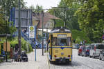 Woltersdorf Straßenbahn Wagen 27 an der Haltestelle Woltersdorf Schleuse.