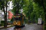 Wagen 30 der Woltersdorfer Tram fhrt in strmendem Regen durch Woltersdorfs Menschenleere Straen.
