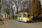 Der Tw 32 der Woltersdorfer Straßenbahn hat am 20.11.2015 die Haltestelle Berliner Platz verlassen und ist unterwegs in Richtung Thälmannplatz