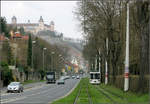 So schön können Straßenbahntrassen sein - 

Rasenbahnkörper neben der Mergentheimer Straße bei der Haltestelle Judenbühlweg. 

15.04.2006 (M)