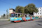 Straßenbahn Zwickau: Tatra KT4D der SVZ Zwickau - Wagen 949, aufgenommen im Oktober 2015 am Hauptbahnhof in Zwickau.