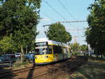 Wagen 1598 legt sich auf der Linie M6 in die Kurve, um der nächsten Station  Altenhofer Straße  schnell entgegen zu kommen.

Berlin, der 19.08.2020