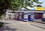 Hansestadt Rostock RSAG SL 11 (6NGTWDE 680) / SL 1 (6NGTWDE 653) Parkstraße (Hst. S-Bahnhof Rostock-Parkstraße) am 4. August 2000. - Scan eines Farbnegativs. Film: AGFA HDC 200-plus-2. Kamera: Minolta XG-1.
