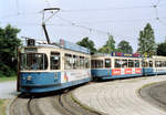 München MVV Tramlinie 12 (M5.65 2605 + m5.65 3518) Harthof am 16. Juli 1987. - Scan eines Farbnegativs. Film: Kodak GB 200. Kamera: Minolta XG-1.
