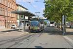 Siemens Combino Duo, Wagen 203, der Verkehrsbetriebe Nordhausen GmbH (Stadtwerke Nordhausen) als Linie 1 zum Südharz Klinikum steht in seiner Starthaltestelle Bahnhofsplatz.