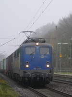 EGP 140 838 mit einem Containerzug in Richtung Hamburg bei Durchfahrt durch Friedrichsruh; 11.12.2020
