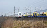 ME 146-05 als RE3 des Metronom unterwegs in Richtung Uelzen und ICE 4 9005 in voller Fahrt in Richtung Hamburg. Höhe Bardowick, 13.03.2018