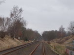 Vom Bahnübergang am Bahnhof Herrnburg hat man einen Blick auf die Ausfahrt nach Lübeck.Vor Jahren war diese Aufnahme undenkbar,denn hinter der letzten Weiche verlief die Staatsgrenze