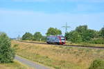 Nachschuss auf 640 121-9 als RB34 nach Stendal. Soeben dat er den Bahnhof Schönhausen verlassen und wird in kürze die Elbe überqueren.

Schönhausen 24.07.2019