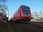 RE2 IN DALLGOW-DBERITZ :: Ein RE2 von Rathenow nach Cottbus Hbf erreicht in wenigen Sekunden den Hp. Dallgow-Dberitz. Genauer Aufnahmestandort ist der Zugang zum Bahnsteig, sdliche Rampe.