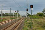 Blick auf den südlichen Gleisbereich des Bahnhofs Löwenberg (Mark) am 14.05.2017.
Wer kann etwas zum Signal vorn rechts sagen?
