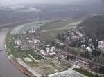 Blick von der Bastei auf Kurort Rathen (linkselbisch) mit einem Gterzug aus Tschechien kommend; 15.12.2009  