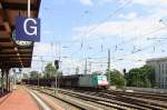 186 131 von ITL kommt mit einem langen Porschezug Bratislava(SK) nach Leipzig-Wahren(D) und fährt durch den Dresdener-Hbf in Richtung  Dresden-Friedrichstadt-(Gbf).