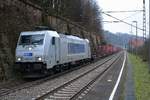 386 025-1 Metrans als Containerzug durchfährt den Hp Obervogelgesang auf der Bahnstrecke Děčín–Dresden-Neustadt (KBS 241.1 | Elbtalstrecke) Richtung Bad Schandau.