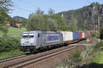Metrans 386 016 mit Containern bei Kurort Rathen, 30.04.2024