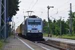 386 006 zieht einen Containerzug durch Königsborn in Richtung Magdeburg.

Königsborn 19.07.2023