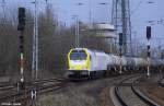 Infra Leuna Voith Maxima 30 CC vor Ganzzug Kesselwagen Richtung Magdeburg, KBS 254 Dessau - Magdeburg, fotografiert bei der Einfahrt in den Bhf. Biederitz am 30.03.2011 --> im Hintergrund das nicht mehr im Betrieb befindliche Spurplanstellwerk von 1984