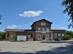 Vom Bahnhof Lindau sind nur noch die Aufahrtsignale Richtung Güterglück  sowie die Bahnsteige samt Bahnhofsgebäude erhalten. Das bahnhofsgebäude dient heute einer Gaststätte mit Pension.

Lindau 20.07.2016