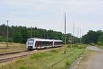 1648 434 verlässt den Bahnhof Flechtingen in Richtung Haldensleben.