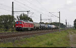 233 511-5 (232 511-6 | 132 511-7) bringt Kesselwagen zur Zugbildungsanlage (ZBA) Halle (Saale) und wurde, wenige Kilometer vor dem Ziel, in Halle-Kanena/Bruckdorf verewigt.

🧰 DB Cargo
🚩 Bahnstrecke Magdeburg–Leipzig (KBS 340)
🕓 29.9.2021 | 13:05 Uhr